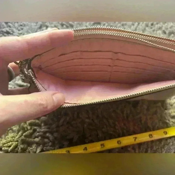 Authentic Coach wristlet wallet pale pink. Leather. - Picture 9 of 14